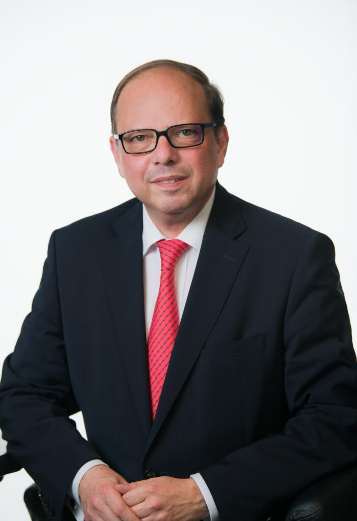 Dr. Thomas Szekeres